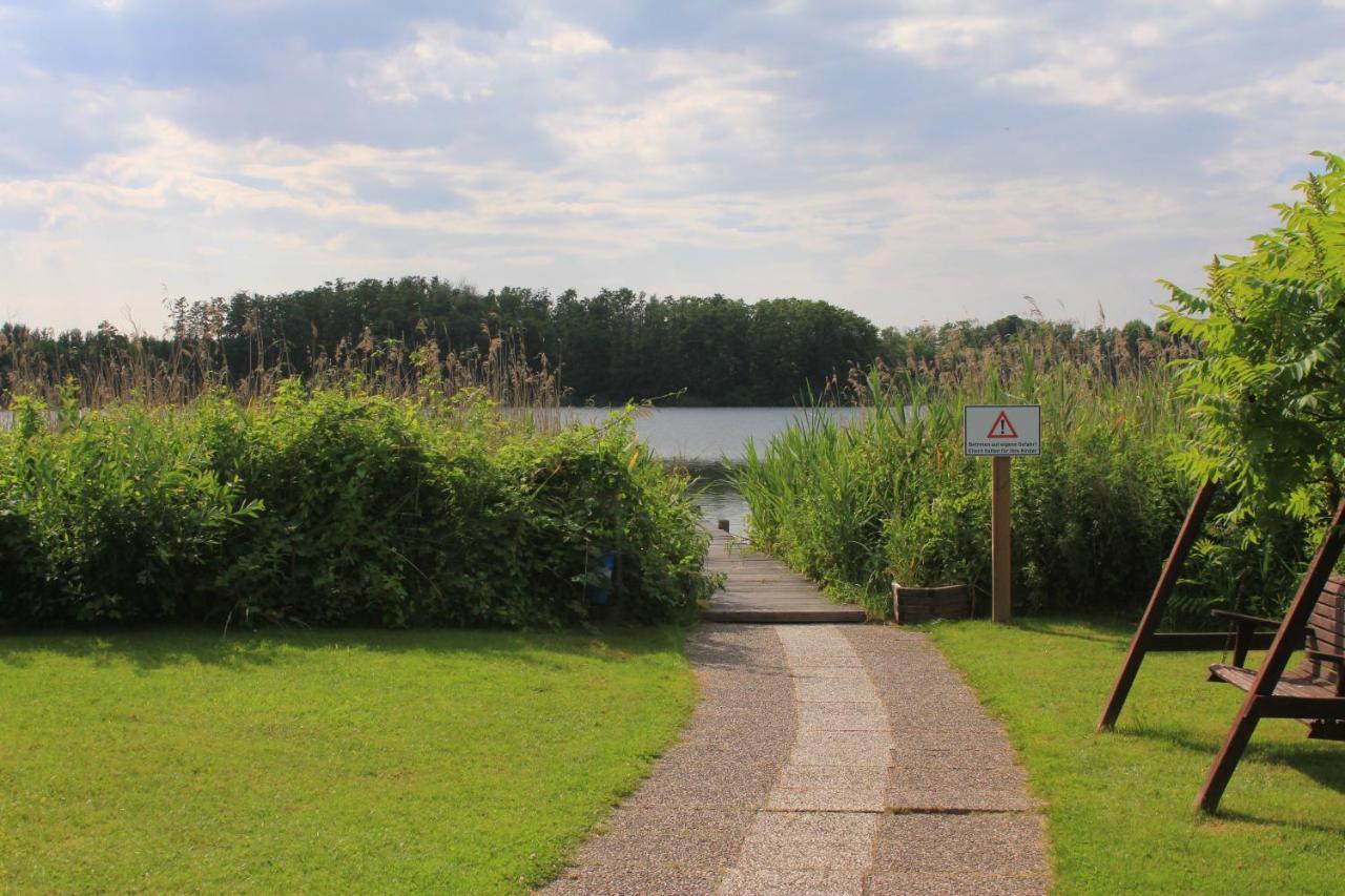 Moderne Und Helle Ferienwohnung Am Ploener See Bosau Exterior foto